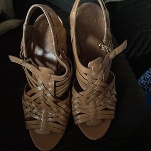 Tory Burch 10.5 Tan woven leather wedge sandal. Slight scuff on left front shoe.
